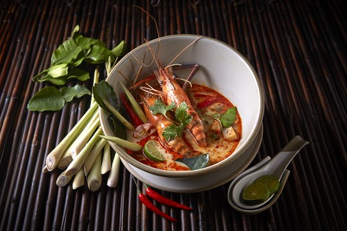Tom-Yum-Goong-Mae-Nam-Traditional-Spicy-Seafood-Soup-海鲜冬荫功.
