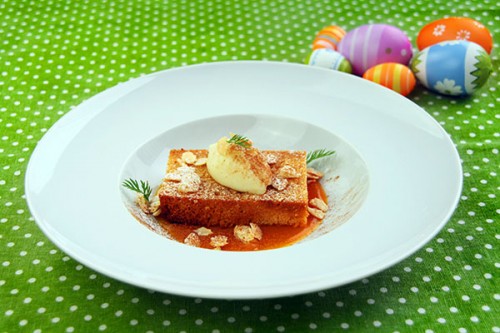 葡式復活節海綿蛋糕配埃斯特雷拉芝士、杏仁片及肉桂南瓜醬