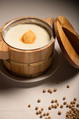 Sweetened bean curd pudding in wood cask