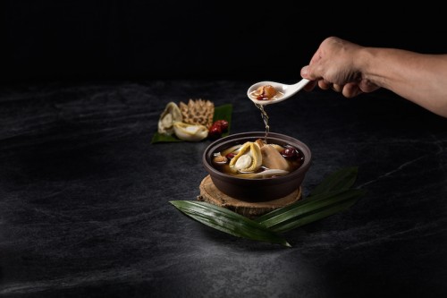 榴蓮鮑魚椰子燉雞湯Double Boiled Coconut Chicken Soup with Durian and Abalone