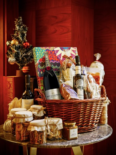 Christmas Hamper by Artyzen Grand Lapa Macau